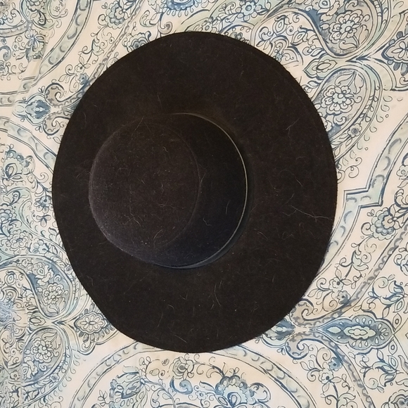Black felt floppy hat *HOST PICK* - Picture 1 of 6